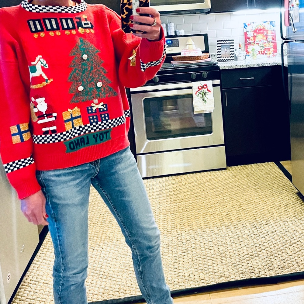 Super Festive - Holiday Sweater!🎄
100% Thick Knit Cotton! 🧶
Cozy, non-itchy! 🙌🏻